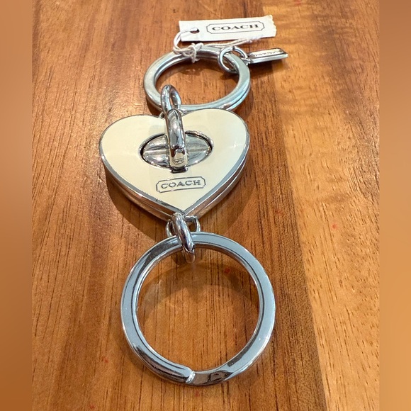 Coach turnlock heart shaped valet fob in silver tone & cream enamel NWT - Picture 13 of 13